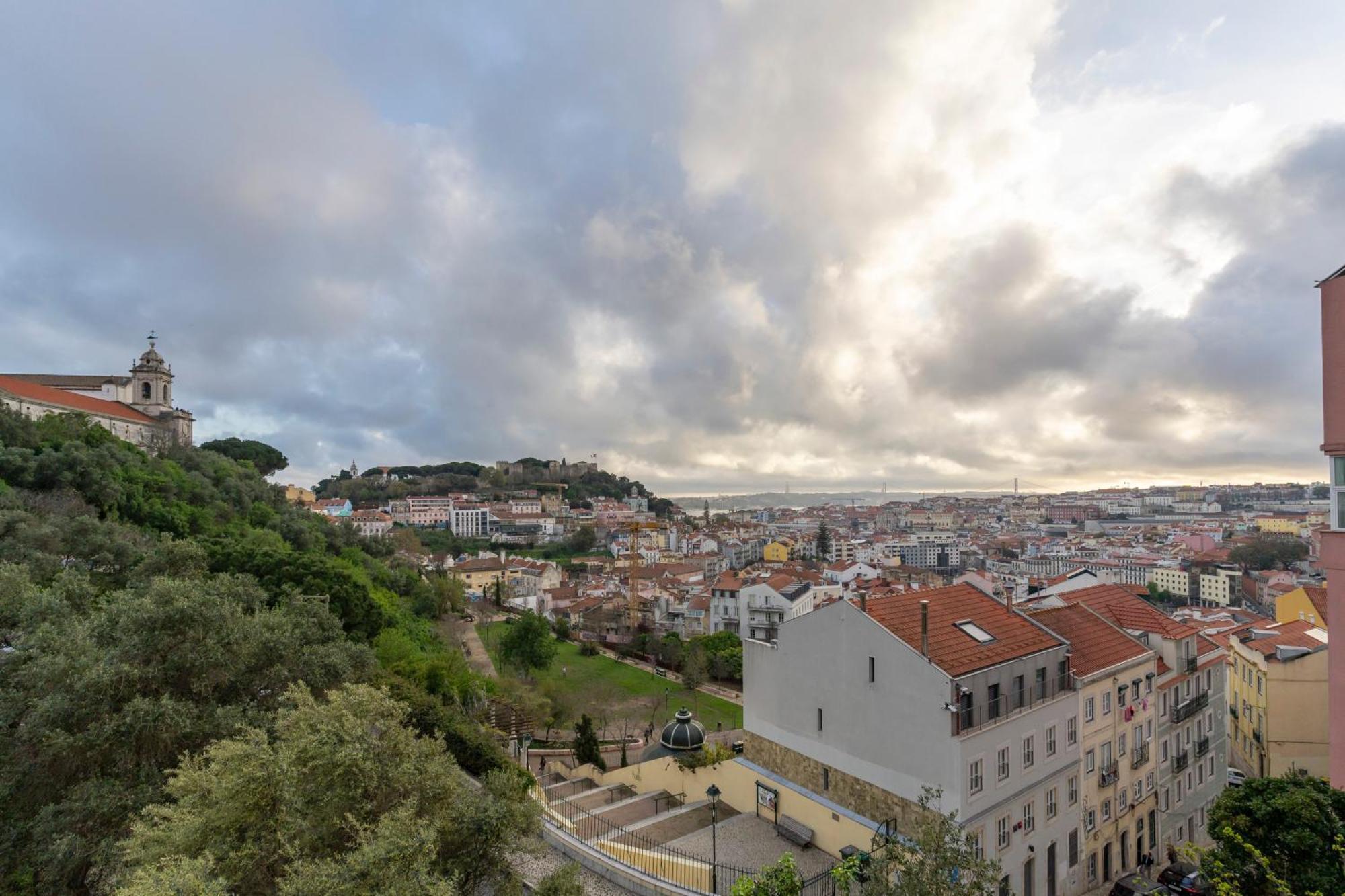 Superb Apartments Overlooking Graca In Lisboa Exteriér fotografie